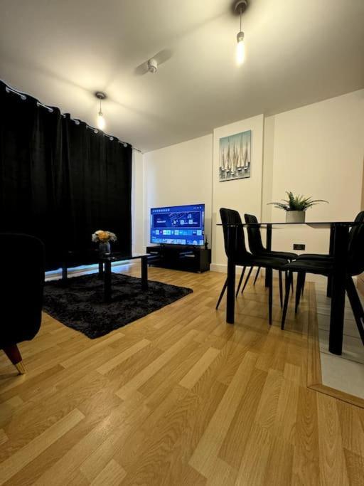Two Bedrooms Flat In Stratford Londen Buitenkant foto