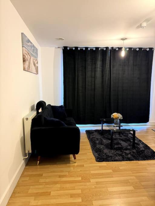 Two Bedrooms Flat In Stratford Londen Buitenkant foto