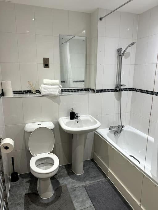 Two Bedrooms Flat In Stratford Londen Buitenkant foto