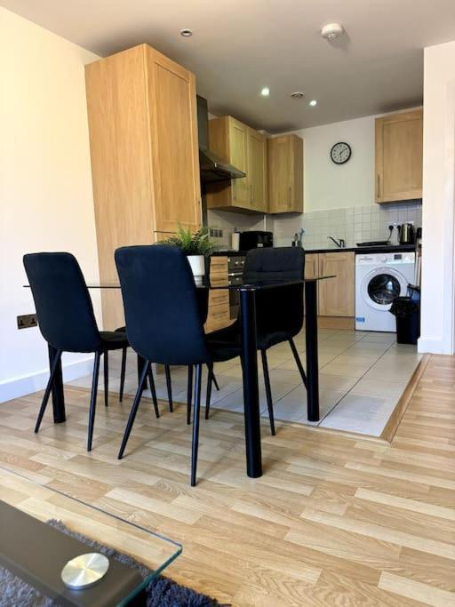Two Bedrooms Flat In Stratford Londen Buitenkant foto